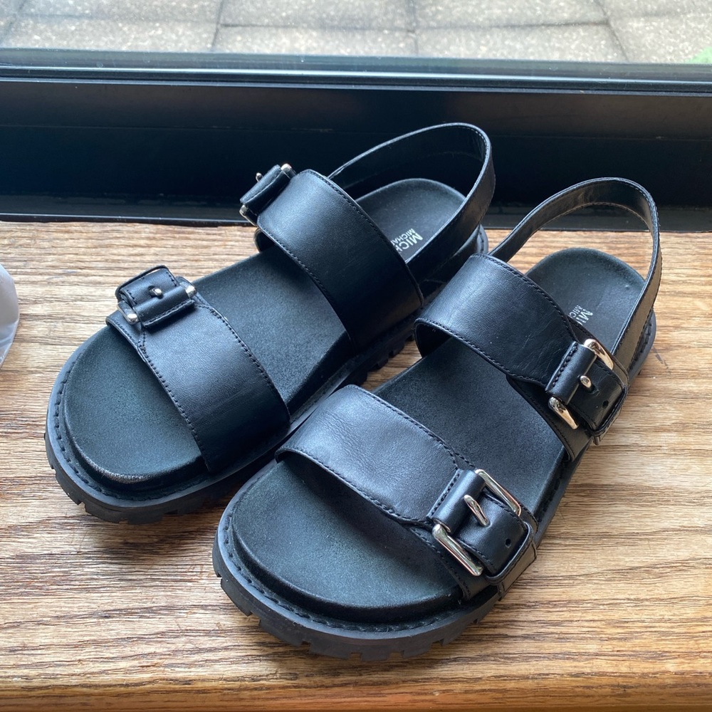 MICHAEL KORS BLACK SANDAL 6.5
